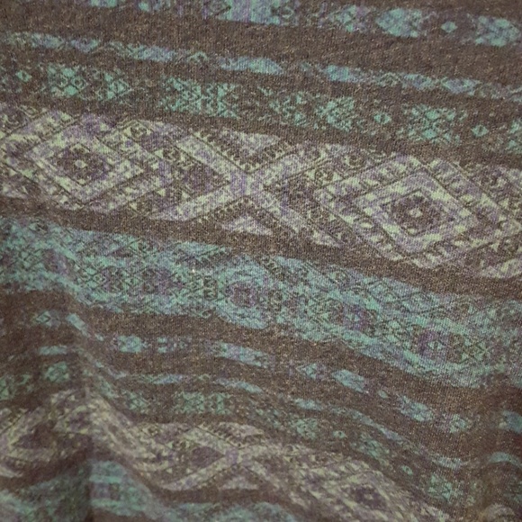 Mossimo printed vneck shirt - Picture 2 of 3